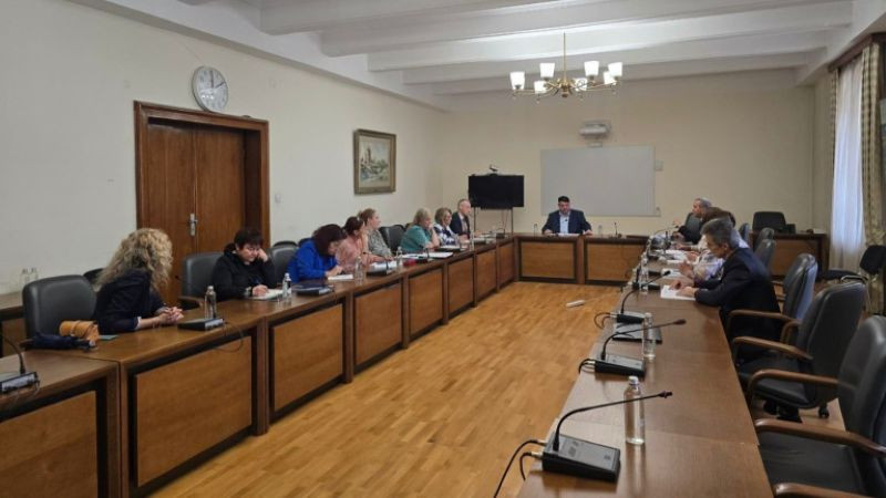 Зафиров зове обществото да не пресира разследването по случая с насилие в интернат